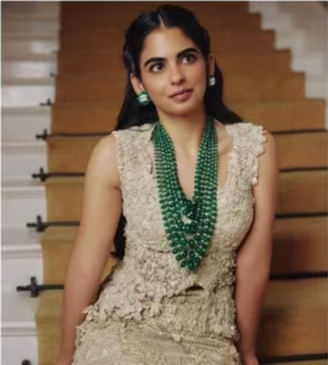 Isha Ambani Has Never Looked More Stunning Than in This Blinding Emerald Necklace and Embroidered Skirt-Blouse